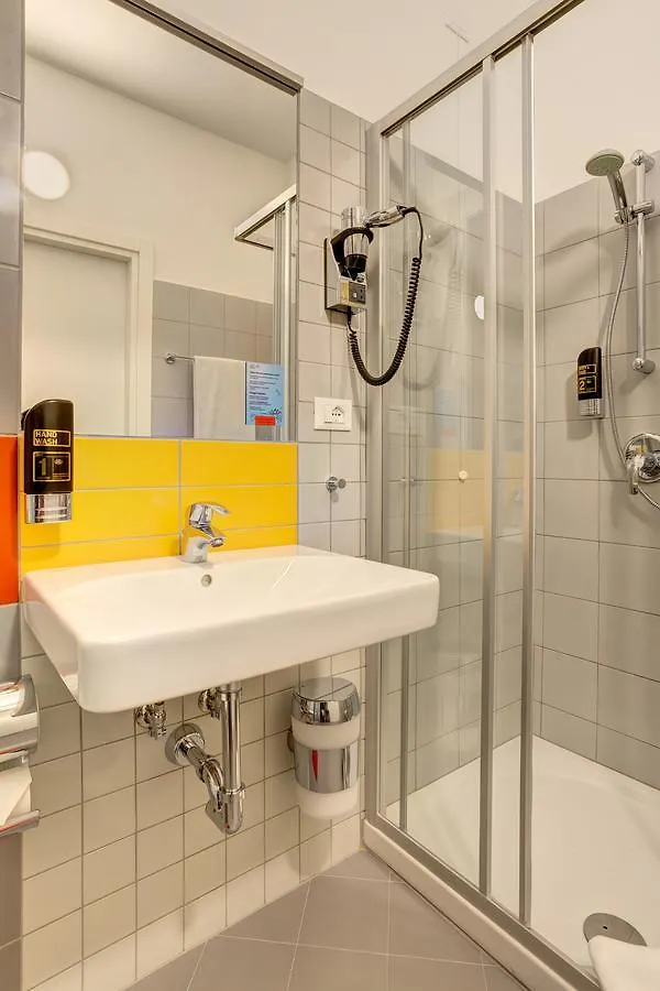 Hostel Meininger Milano Garibaldi